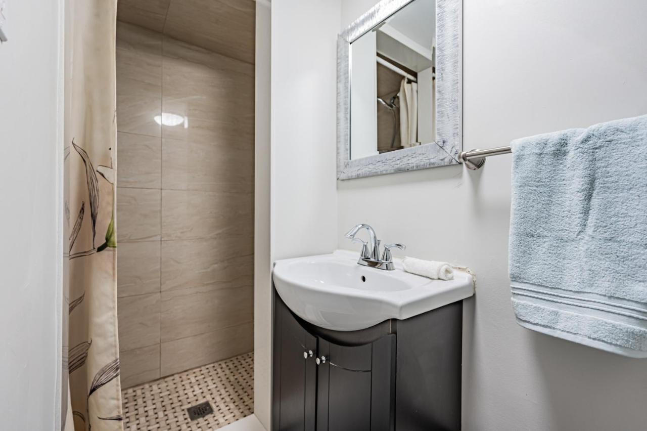 Beautiful Property In Downtown Core Close To Subway Station! Toronto Luaran gambar